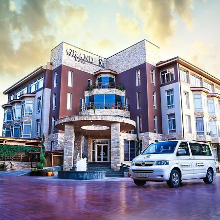 Grand M Hotel Navoi Ngoại thất bức ảnh