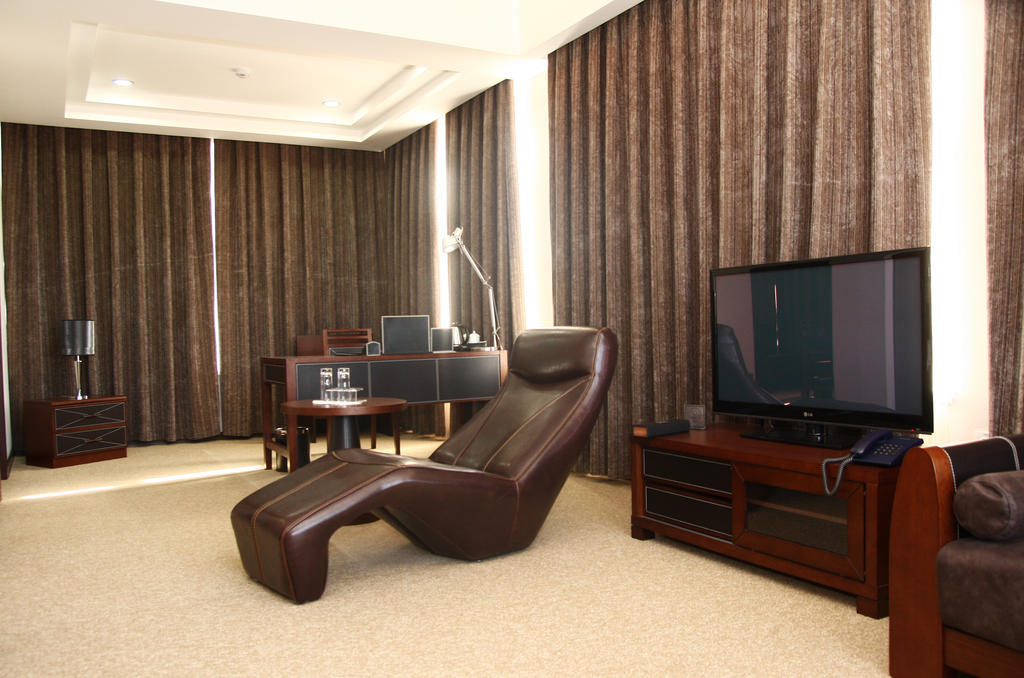Grand M Hotel Navoi Phòng bức ảnh