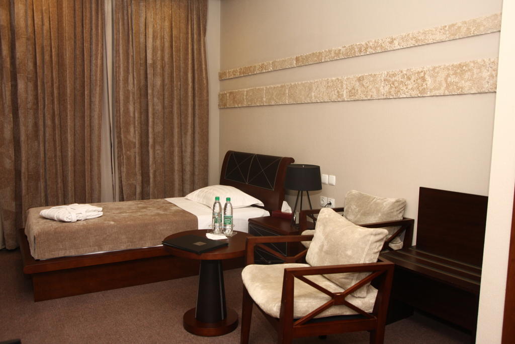 Grand M Hotel Navoi Phòng bức ảnh