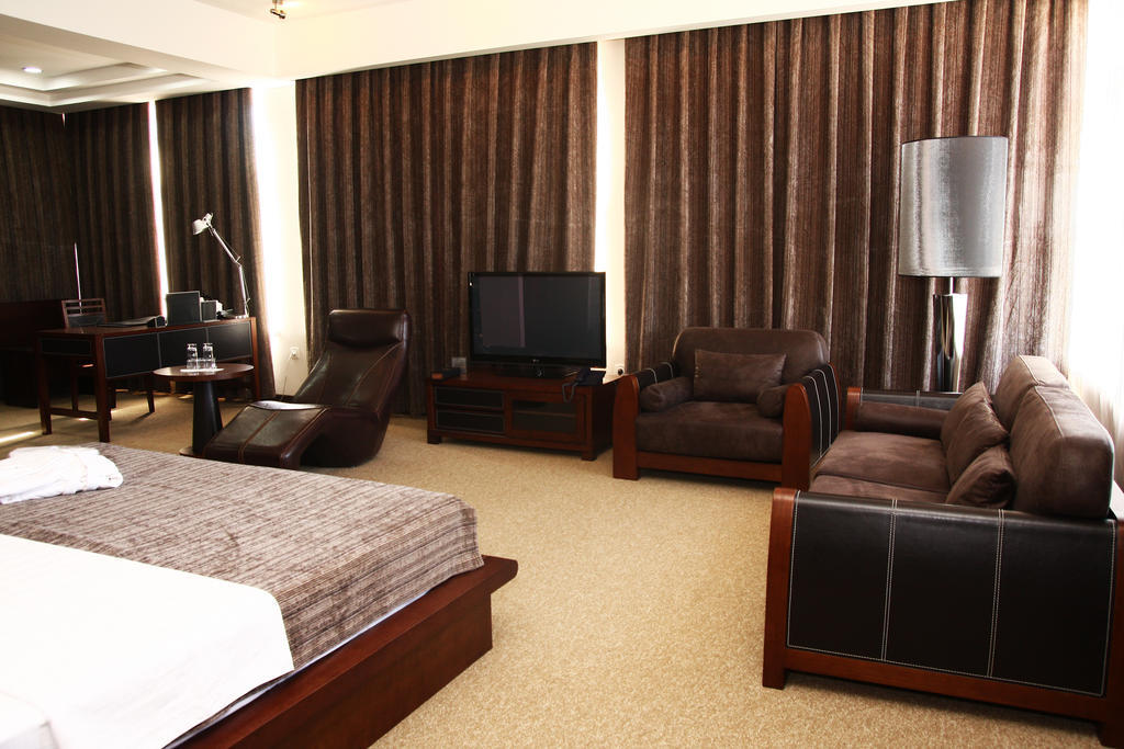 Grand M Hotel Navoi Phòng bức ảnh