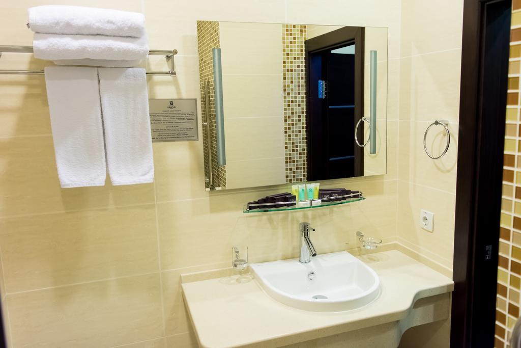 Grand M Hotel Navoi Ngoại thất bức ảnh