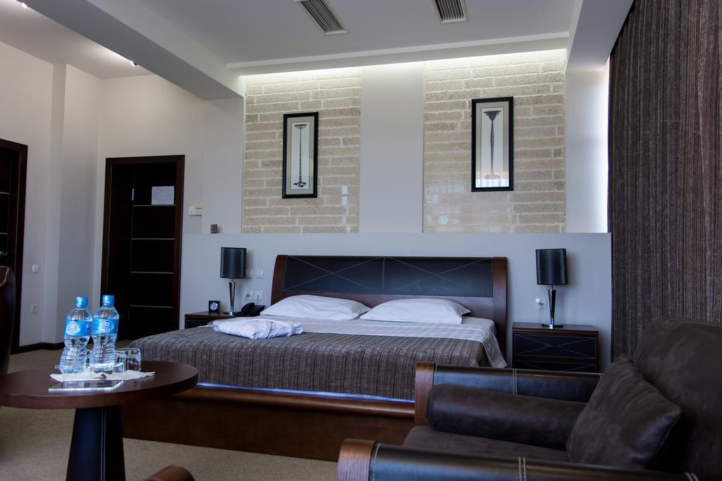 Grand M Hotel Navoi Ngoại thất bức ảnh