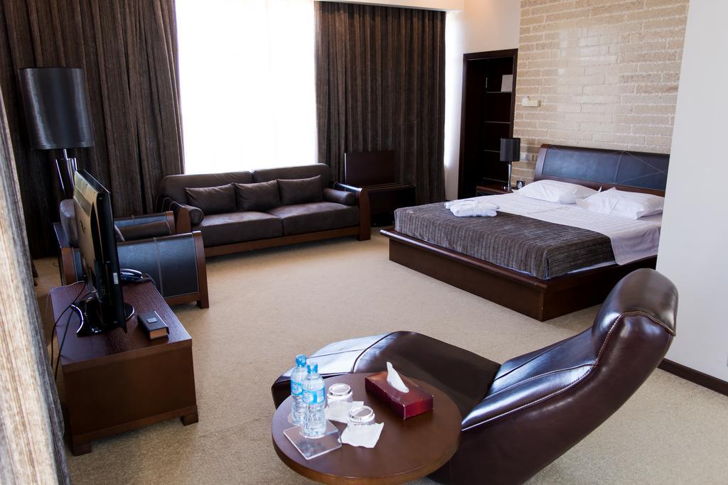 Grand M Hotel Navoi Ngoại thất bức ảnh