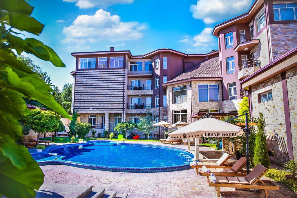 Grand M Hotel Navoi Ngoại thất bức ảnh