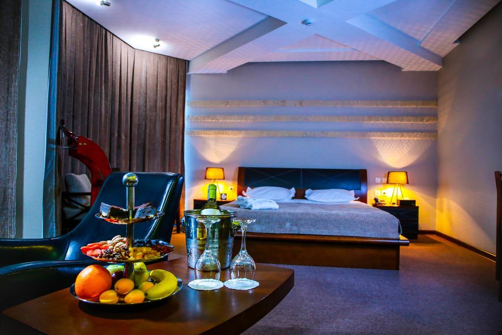 Grand M Hotel Navoi Ngoại thất bức ảnh