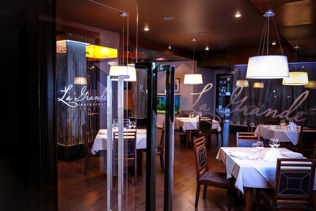Grand M Hotel Navoi Ngoại thất bức ảnh