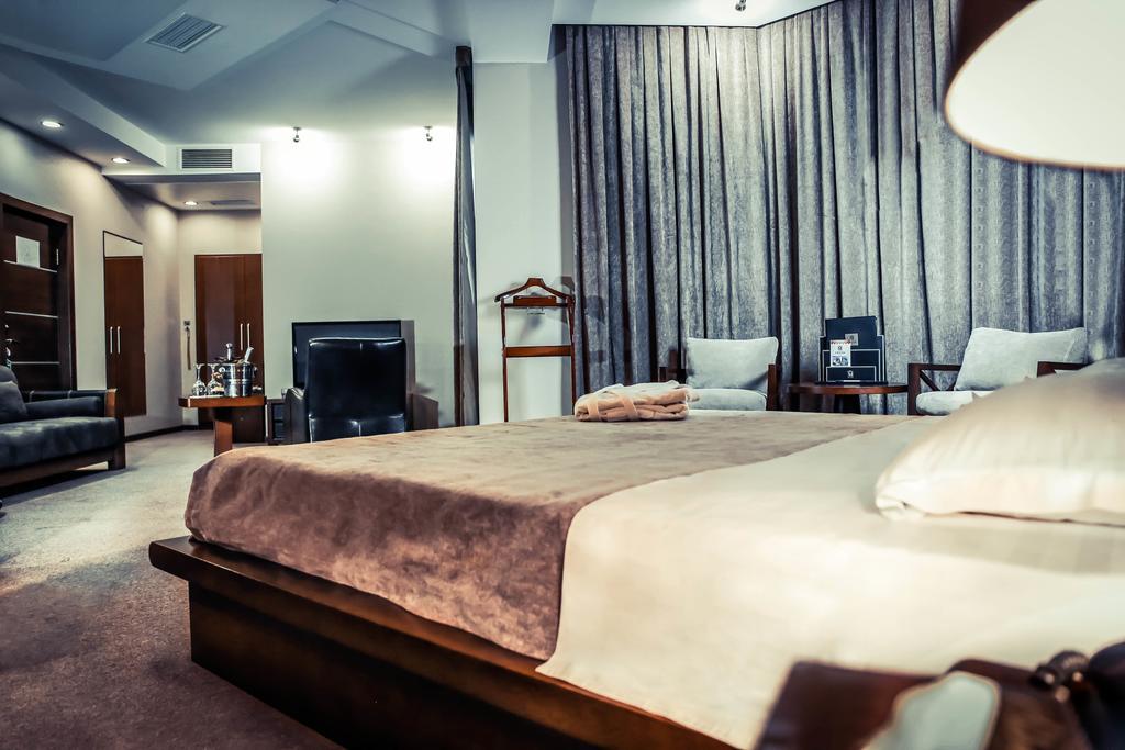 Grand M Hotel Navoi Ngoại thất bức ảnh
