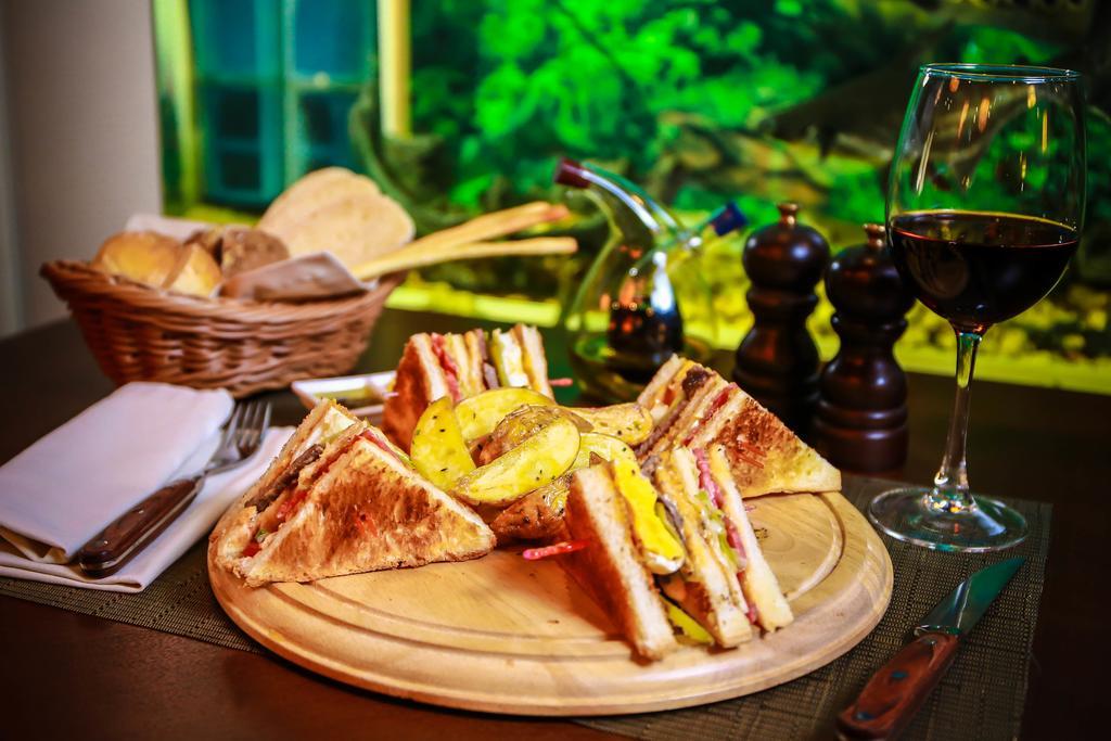 Grand M Hotel Navoi Ngoại thất bức ảnh