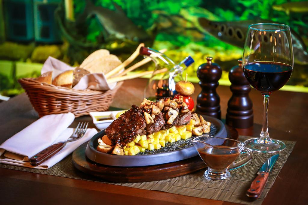 Grand M Hotel Navoi Ngoại thất bức ảnh